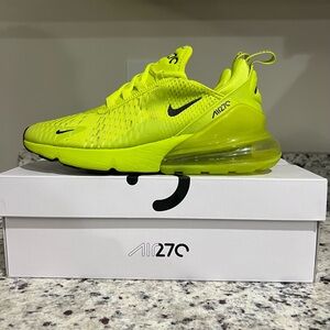 Women’s Nike Air Max 270, size 9, atomic green/black